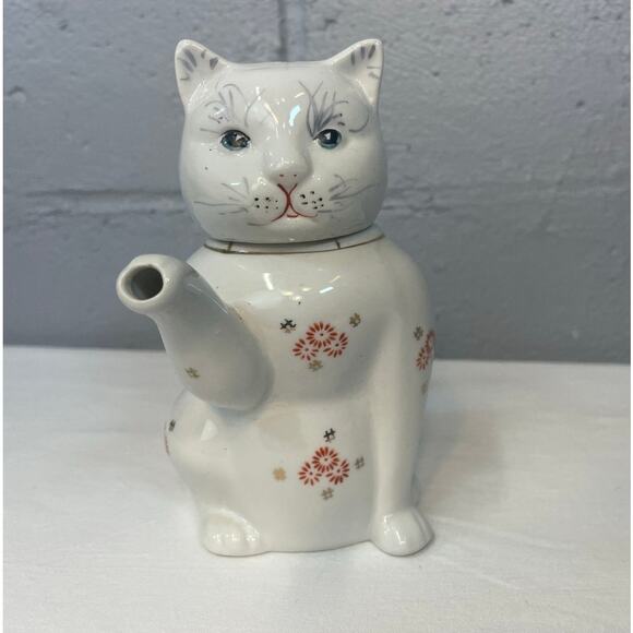 Vintage Lucky Cat Maneki Neko Small Tea Pot Milk Jug Creamer Hand Painted Kitty - Picture 1 of 11